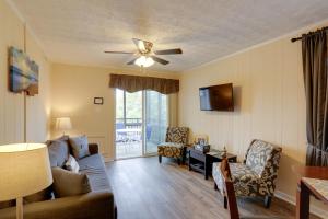 Near Singleton Swash Myrtle Condo with Resort Pool!