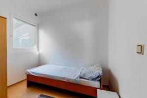 Apartments with parking space Vir - 24173