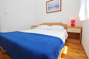 Apartments with parking space Baska, Krk - 24175