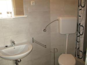 Apartments by the sea Barbat, Rab - 24217