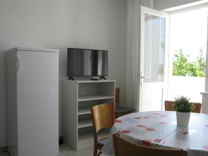 Apartments by the sea Barbat, Rab - 24217