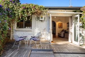 Bluestone Cottage - Vintage Vibes CBD