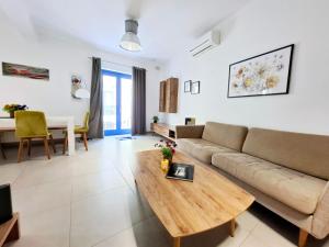 V86 - Sliema Balluta Old College Apt