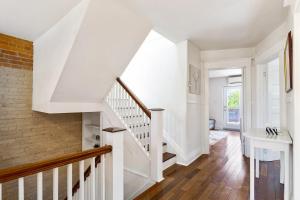 Stylish & Spacious 3BR in Downtown Toronto
