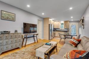 2BR DOG-Friendly Apt in 2-Fam Home - Comfy Retreat