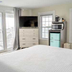 Queen Room with Sea View room in 935 Ocean a Beachside Inn