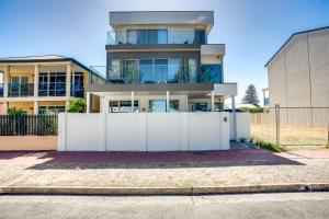 The Dual Family Entertainer 9 Esplanade Victor Harbor - Linen Included - Luxury - Seafront