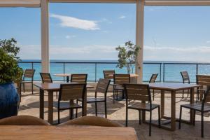 Oceanview studio with Pool & Beach