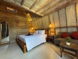 Biệt Thự Có Hồ Bơi Riêng (Villa with Private Pool)