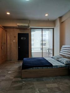 ห้องพักรายงาน ใกล้รามคำแหง ราชมังคลากีฬาสถาน รถไฟฟ้าสายสีเหลืองแยกลำสาลี