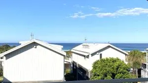 Saltwood Retreat at Caves Beach Villas - Belmont