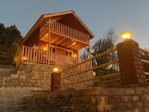 Naddi Pine Wood Hut - Banikhet