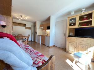 Appartement 2 chambres au pied des pistes avec piscine intérieure - FR-1-505-228