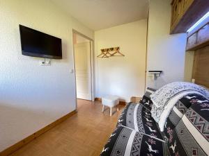 Appartement 2 chambres au pied des pistes avec piscine intérieure - FR-1-505-228