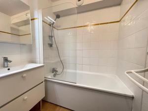 Appartement 2 chambres au pied des pistes avec piscine intérieure - FR-1-505-228