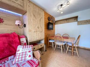 Appartement 2 chambres au pied des pistes avec piscine intérieure - FR-1-505-228