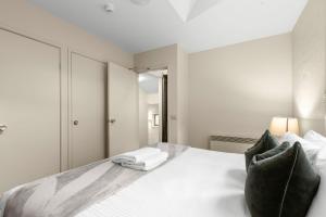 Village Green 2 Bedroom loft townhouse with views fireplace and garage parking