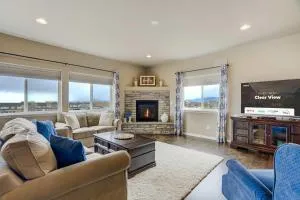 Clear View Scenic Retreat w Work-Friendly Spaces - Pikeview