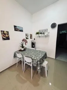 Homestay CikguMa 1 - WiFi - Kampong Setol