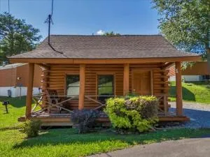 Deluxe 1 BR Cabin with Parking - Conner Heights