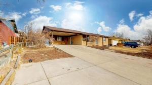 Cozy Mountain-Inspired Lower Unit in Denver