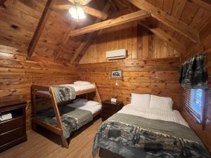 Cozy Cabin Hideaway near Smoky Mountains