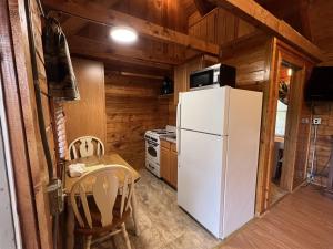 Cozy Cabin Hideaway near Smoky Mountains