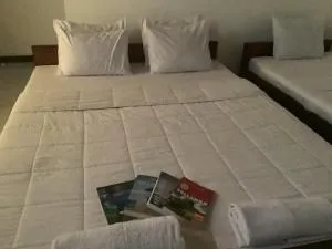 Lion Den Airport Transit Hotel, by Lion Voyages Private Limited, Free Airport Pickup & Drop, Free Wi-Fi , Excellent Customer Service - Andiambalama