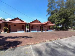 OYO 90744 Bari Indah Beach Resort
