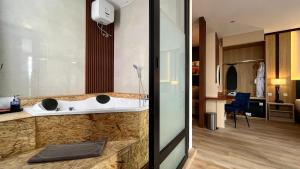 Front One Boutique Adria Boyolali