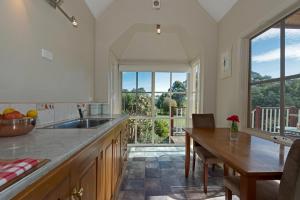 CRABTREE RIVERFRONT COTTAGES 2 cottages EMILY & ELIZA COTTAGES Beautiful riverfront peaceful location RELAX & ENJOY