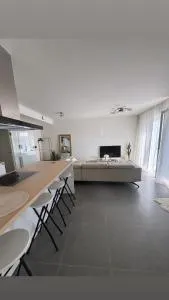 Exclusive White Apartment Complex - Guillemins - Angleur