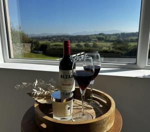 Luxury Cottage, views of the Lakes with Hot Tub