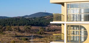 Comfortable 1-Bed Retreat with Courtyard & Parking