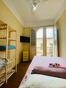 Small simple single suite 305