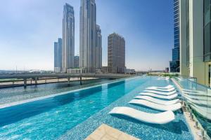FAM Living Contemporary 2BR Oasis Waterfront Comfort Close to Downtown - 4hvězdičkové hotely ve městě Dubaj