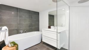 Terrigal Bay #13 Pool, Wifi, Short Walk To Beach Accom Holidays