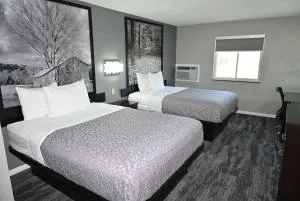 Super 8 by Wyndham Higginsville - Windsor