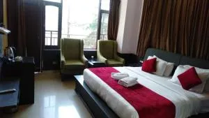 Hotel Holiday Hill - Дармсала