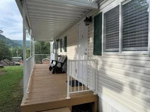 Charming 2 Bedroom Retreat - Conner Heights
