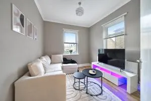 STUNNING TWO BED PROPERTY In WEST LND, NEAR TRAIN STATION - 格林福德