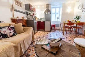 La Maison dans les remparts - Saint-Beaulize