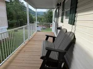 2BR Retreat with Mountain Views - Conner Heights