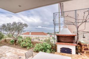 Asprou Villa with roof pool