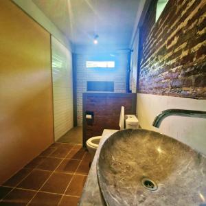 Lombok House Mentigi