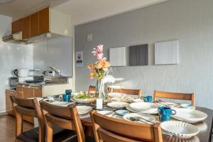 Newly opened Hotel 7 京セラドーム徒歩10分 道頓堀 関西空港 大阪城 海遊館直行 USJ1回乗換 出張 Family friendly Free parking 15 minutes by car to USJ