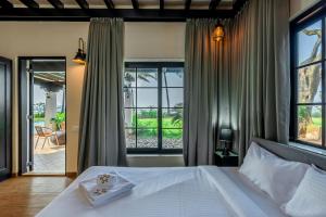 SaffronStays Sea La Vie