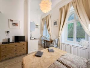 HJ7-A Hunyadi Apartment