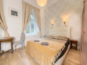 HJ7-A Hunyadi Apartment