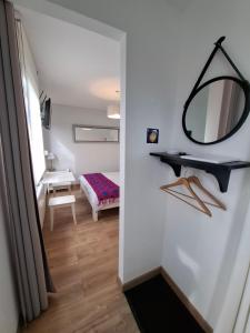 Bienvenue chez Nous ! studio privé, parking, calme